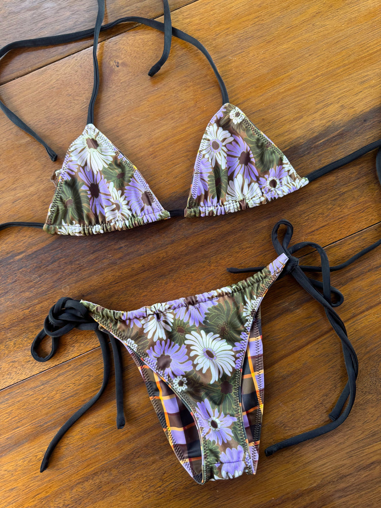 
                  
                    reversible set - set 4: Bianca plaid + Purple daisy
                  
                